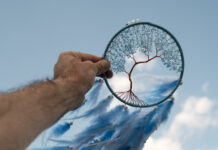 La synchronicité chez Romuald Leterrier : quand le futur dialogue avec le présent